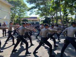 Tingkatkan Kemampuan, Bintara Remaja Ditsamapta Polda Banten Latihan Beladiri