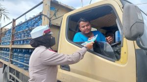 Satlantas Polres Pandeglang Bagikan Pamflet Ganjil Genap