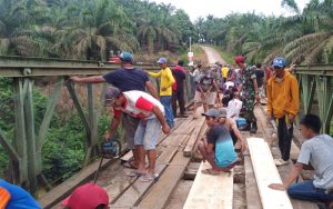 Danramil 03 Pimpin Goro Jembatan Batang Timpeh