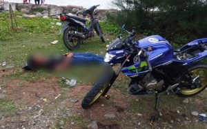 Laju Dengan Kecepatan Tinggi, Pengendara Vixion Tabrak Mobil Camat