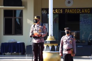 Kapolres Pandeglang Pimpin Upacara Kenaikan Pangkat 64 Personil