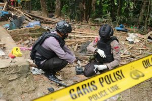 Pasca Ledakan Rumah di Kampung Cisaat, Unit Jibom Satbrimob Polda Banten Lakukan Penyisiran dan Sterilisasi TKP