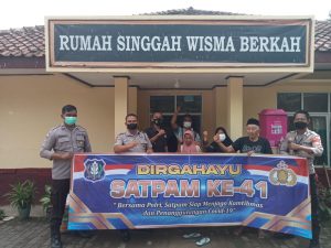 HUT Satpam ke-41, Satbinmas Polres Pandeglang Bersama Satpam Berikan Santunan