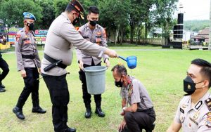 Enam Puluh Tiga Personil Polres Way Kanan Naik Pangkat