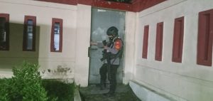 Jaga Keamanan Kesatrian, Anggota Piket Satbrimob Polda Banten Lakukan Patroli