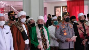 Kapolda Banten Dampingi Kapolri Tinjau Vaksinasi Serentak Bersama Ulama di Pandeglang