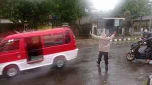 Walapun Hujan, Satsamapta Polres Lebak, Gatur Lantas di SDN 2 MC Timur Rangkasbitung