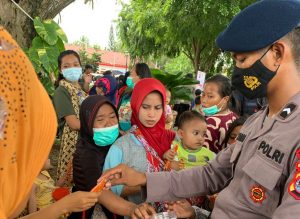 Satbrimob Polda Banten Salurkan Bantuan Kepada Korban Bencana Banjir