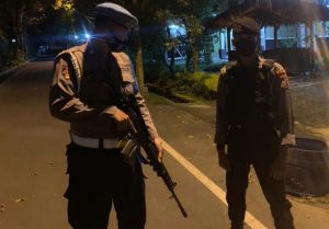 Pastikan Polda Banten Aman, Personel Bidpropam Lakukan Patroli Malam