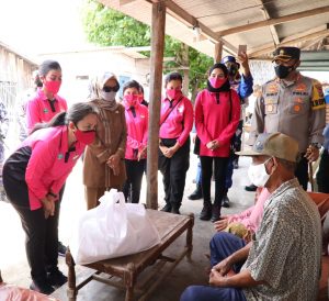 Ketua Bhayangkari Daerah Banten Dampingi Ketua Umum Gelar Baksos di Pulo Panjang