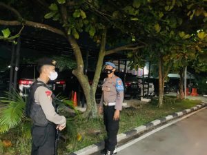 Pastikan Aman, Personel Bidpropam Patroli Malam di Lingkungan Polda Banten