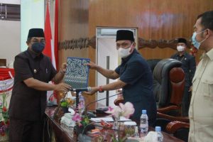 Bupati Anwar Sadat Hadiri Paripurna Pertama DPRD Tanjabbar