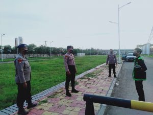 Personel Ditpamobvit Polda Banten Patroli di Area PT Shenhua Guohua