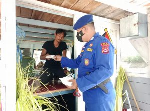 Ditpolairud Polda Banten Bagikan Masker dan Berikan Himbauan Kepada Masyarakat Salira