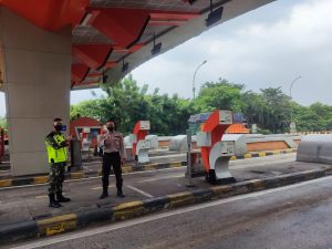 Waspada Arus Mudik, Ditpamobvit Polda Banten Gelar Pengamanan di Gerbang Tol Serang Timur