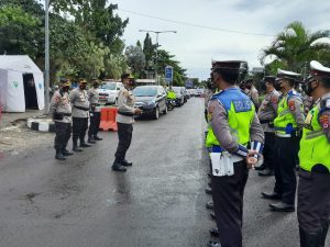 Wakapolres Pandeglang Pimpin Apel Pagi Operasi Ketupat Maung 2022 di Pos Yan Lebaran