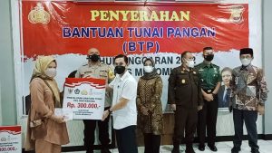 Warga Kota Mukomuko Terima BTP dari Polres 