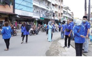 Di Bulan Ramadhan, Jamal Darmawan Partai Demokrat Berbagi Takjil Untuk Masyarakat Sekitar