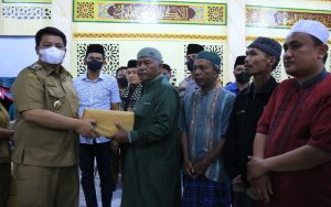 Bupati Samosir Buka Puasa Bersama dengan Umat Muslim di Masjid Al Hasanah