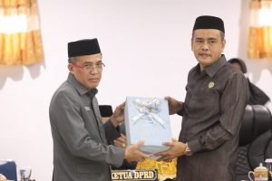 Sekda Bantaeng Hadiri Paripurna Penyerahan Ranperda Pertanggungjawaban APBD 2021