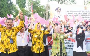 Bupati Fadia Arafiq Serahkan SK Pengangkatan PPPK 1.104 Guru 