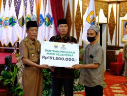 Wakil Gubernur Jambi Zakat Baznas Upaya Pemulihan Ekonomi Masyarakat