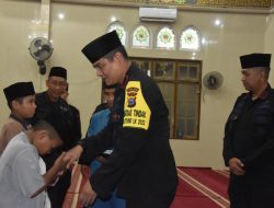 Satbrimob Polda Riau Beri Santunan Untuk Anak Yatim Piatu Bentuk Peduli Sesama