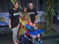 Dinsos Ciamis Kerjasama Global Village Foundation Bali Salurkan 170 Kursi Roda untuk Disabilitas Ciamis