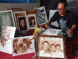 Bermodalkan Ampas Kopi Seniman Ciamis Hasilkan Karya Lukis yang Luar Biasa