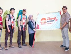 Saka Kencana dan Genre Jabar Lakukan Ekspedisi Pengibaran Bendera Harganas di Puncak Ceremai