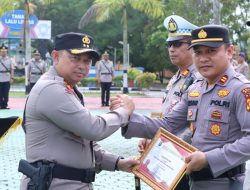 Kapolres Siak Berikan Penghargaan Kepada Personil dan Jajaran Berprestasi