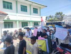 Mahasiswa Demo Kejari Labuhanbatu Dugaan KKN Kacabdis Wilayah VII Sumut