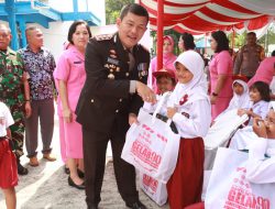 Kapolres Didampingi Ketua Bhayangkari Cabang Simalungun Salurkan Bansos Gelar 90