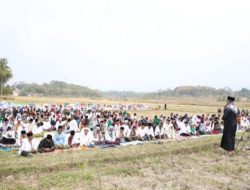 Pj Bupati Bandung Barat, Sholat Istisqa Bersama Masyarakat Berdo’a Mohon Turun Hujan di KBB