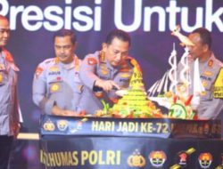 Dua Hadiah Untuk Divisi Humas Polri Dari Kapolri