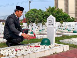 Peringati Hari Pahlawan, Edi Purwanto Tabur Bunga di Taman Makam Pahlawan Jambi