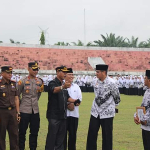 Di Hari Ulang Tahun PGRI ke-78 Tahun, Ketua DPRD Dharmasraya Hadiri Peringatan di Sport Center