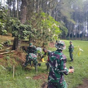 Perhutani Bersama Koramil 0942/Cisarua Melakukan Penanaman di Wisata Curug Layung