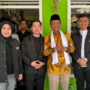 Tiga Juru Bicara Muda Mendampingi Prof. Mahfud MD di Pondok Pesantren Cijantung Ciamis