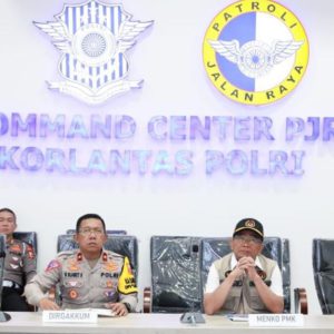 Dirgakkum Korlantas Polri Dampingi Menko PMK Tinjau Command Center PJR KM-29, Arus Lalu Lintas Lancar