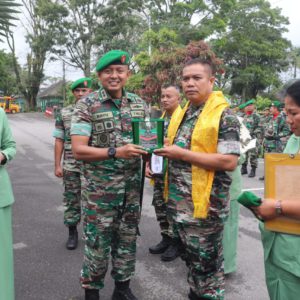 Dandim 0304 Agam Lepas Prajurit Dan PNS Purna Bhakti