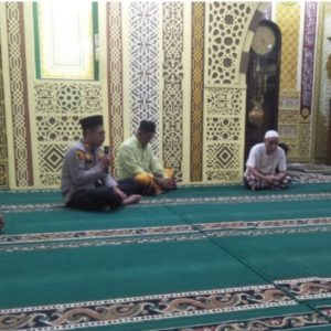 Cooling System Polsek Tampan Melalui Sholat Subuh Berjamaah di Mesjid Al Huda