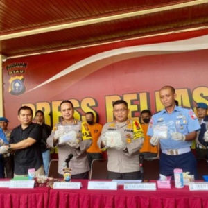 Polresta Pekanbaru Tangkap 3 Tersangka Dan Amankan 49 Butir Ekstasi Logo 69