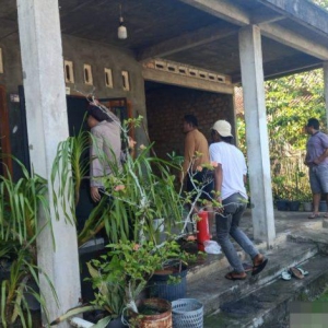 Polsek Blambangan Umpu Datangi TKP Kebakaran Rumah di Negeri Baru