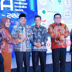 Bupati Anwar Sadat Meraih Penghargaan Platinum Award Dari Kemenkes RI