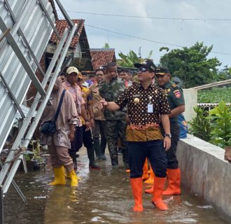 Wali Kota Aaf Tinjau Rumah Rusak Akibat Puting Beliung