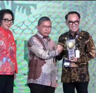 Pemkab Way Kanan Terima Penghargaan Anugerah Piala Adipura Ketiga Kalinya Secara Berturut-turut