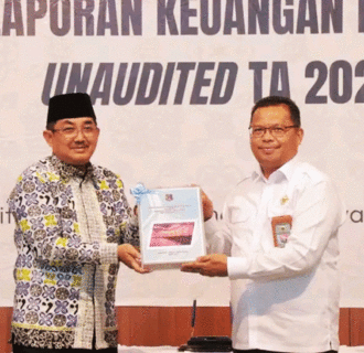 Bupati Tanjabbar Serahkan LKPD Anaudited TA 2023 ke BPK Provinsi Jambi