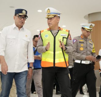 Kakorlantas Polri Bersama Menteri Perhubungan Meninjau Kesiapan Jalur Arus Mudik Provinsi Jawa Barat