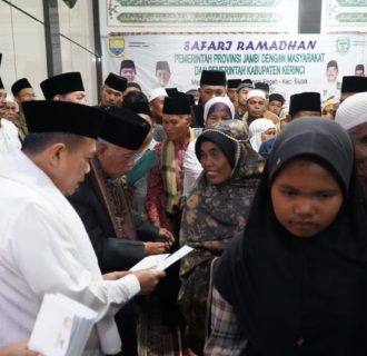 Gubernur Al Haris Safari Ramadan 1445 H Dikabupaten Kerinci dan Serahkan Bantuan CSR